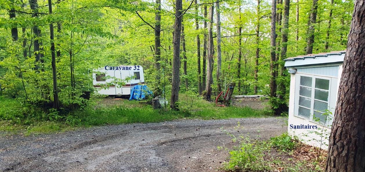 Camping Le P'Tit Bonheur Escaro Екстериор снимка