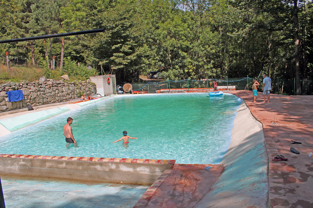 Camping Le P'Tit Bonheur Escaro Екстериор снимка